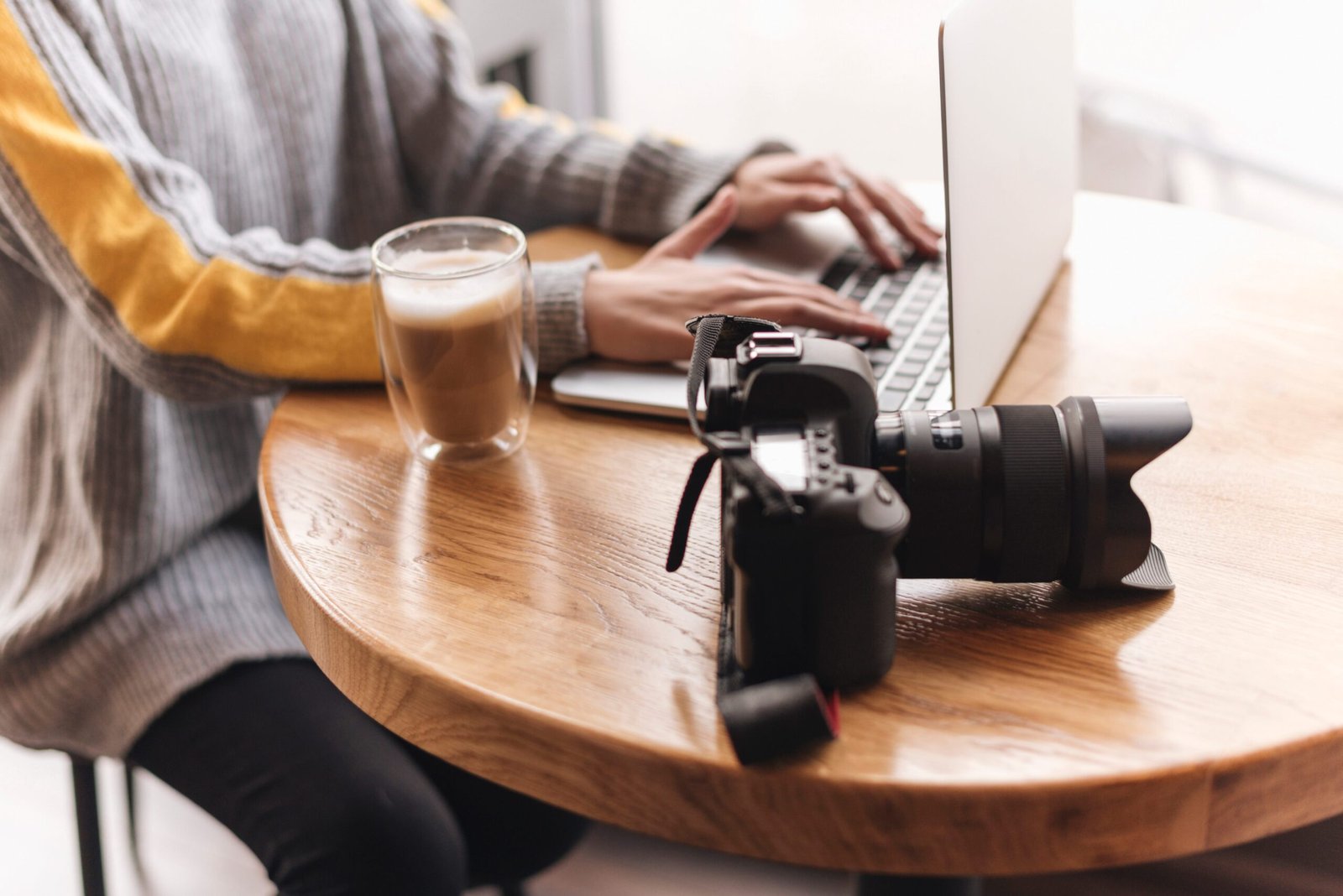 jpeg-optimizer_close-up-woman-typing-laptop-coffee-shop